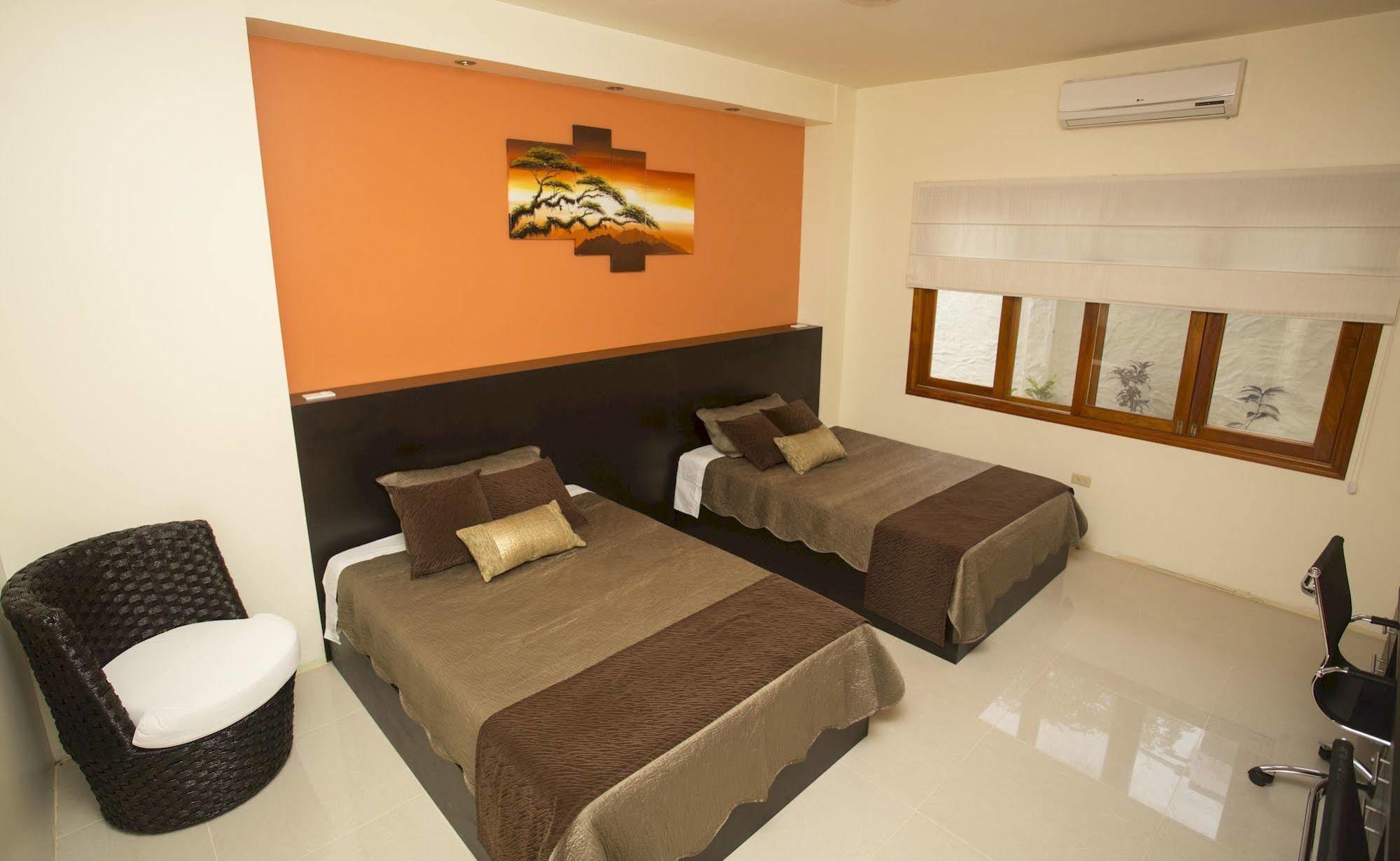 Hotel La Laguna Galapagos Puerto Villamil Esterno foto